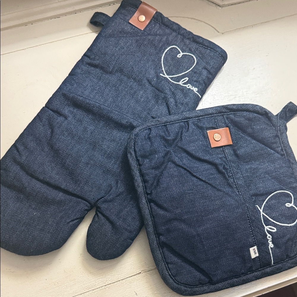 Ellen Degeneres Blue Denim Oven Mitt and Pot Holder Set